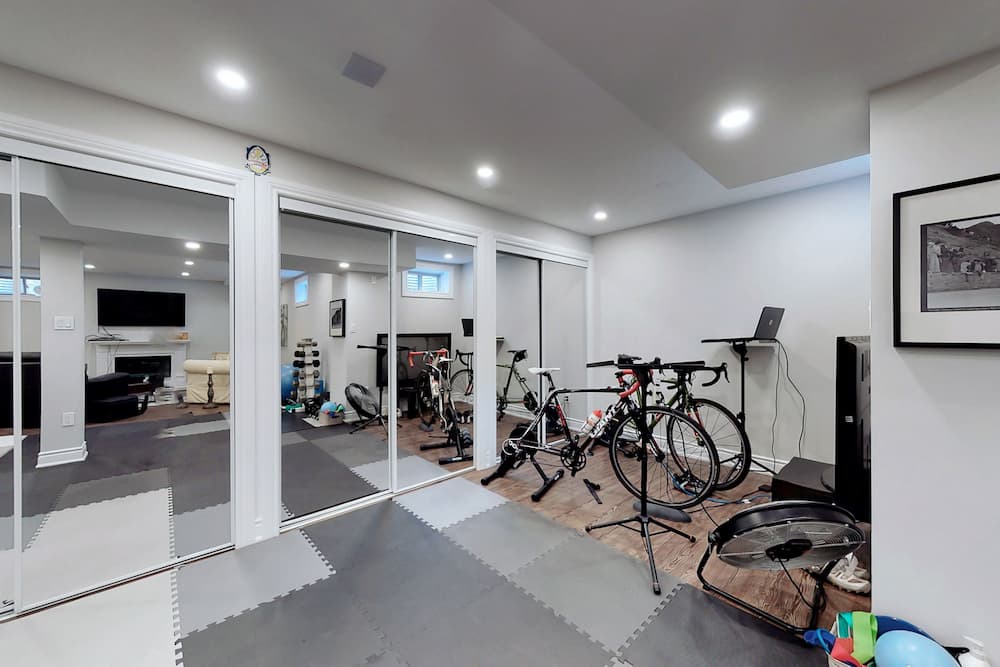 basement gym 